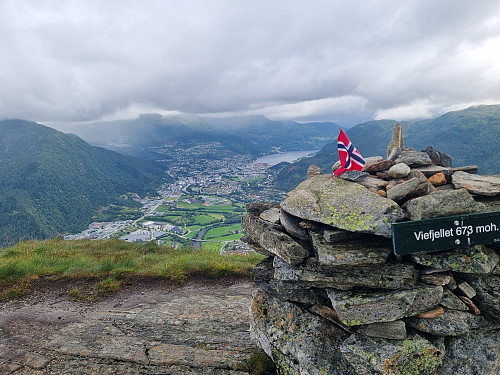 Det umisskjennelege utsiktsbildet frå Viefjellet