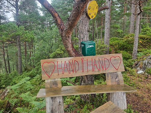 Hand i Hand benken