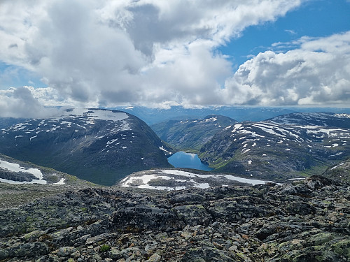 Frå toppen av Kupefjellet. Stegsvatnet i sikte