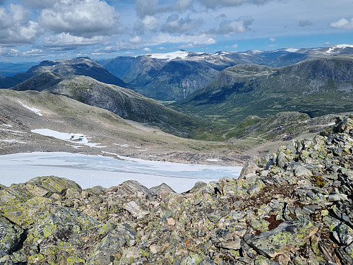 Utsikt frå Bjørgja mot Myklebustbreen og Snønipa