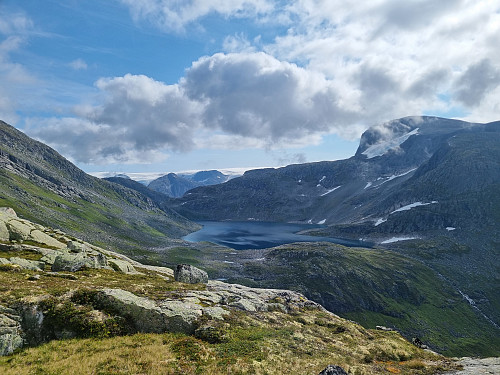 På veg opp mot Kvannefjellet. Oldeskaret og Hanekammen