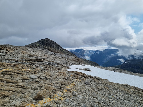 På veg opp mot Kvannefjellet.