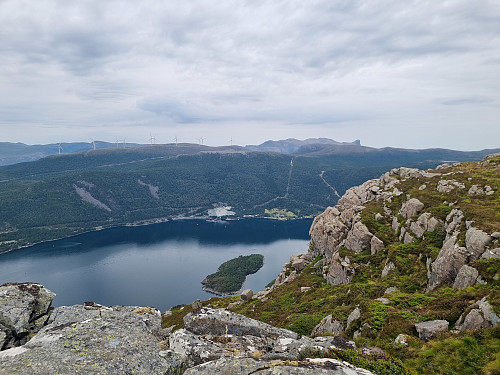 Utsikt frå toppen. utsikt nordover mot Hornelen