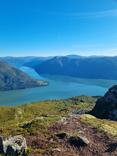 Frå Molden med utsikt mot Haugsvarden og Urnes
