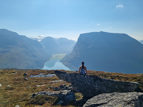 Utsikt frå Skavegga Sør mot Vora og Snønipa