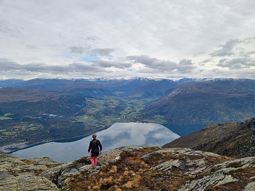 Utsikt frå Ryssdalshorn Nord, mot Breimsvatnet og Breimsbygda