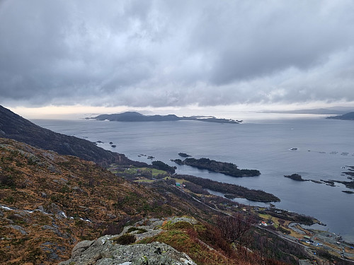 Utsikt frå Nerviknipa vestover mot Svanøy