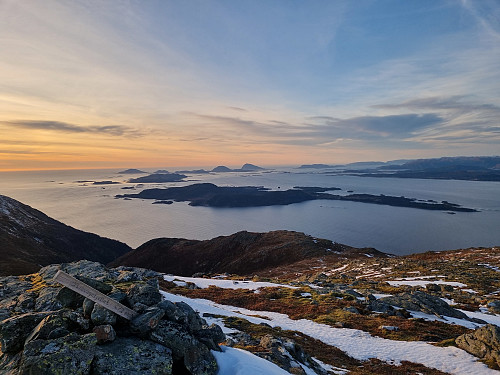 Svanøy sett frå Ytrevågefjellet