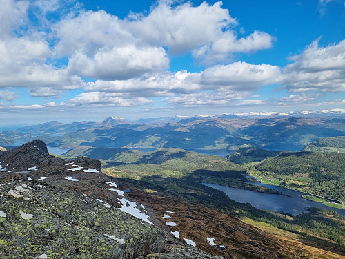 Utsikt frå Vest for Litjehesten. Karstadvatnet