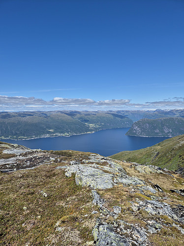 Utsikt frå toppen av Gavlen mot Kyrkjebø