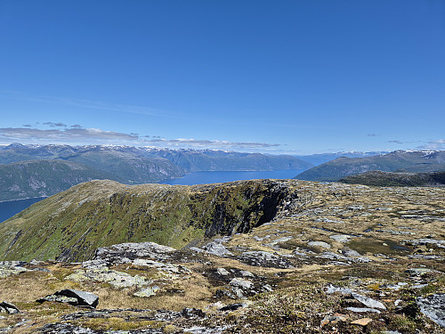 Utsikt frå toppen av Gavlen inn fjorden