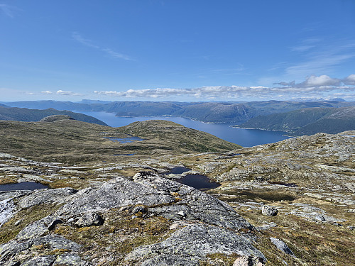 Utsikt frå toppen av Gavlen utover fjorden