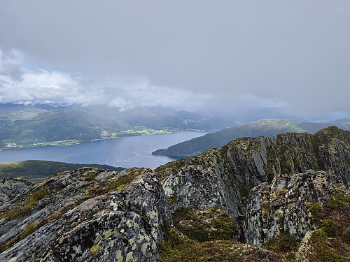 Ved Kårnyken. Utsikt mot Nordfjorden
