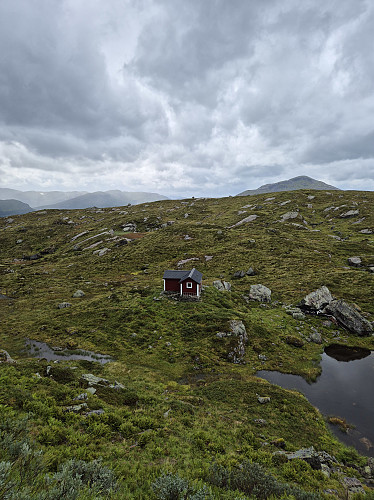 Hytta under Høgefjellet. 
