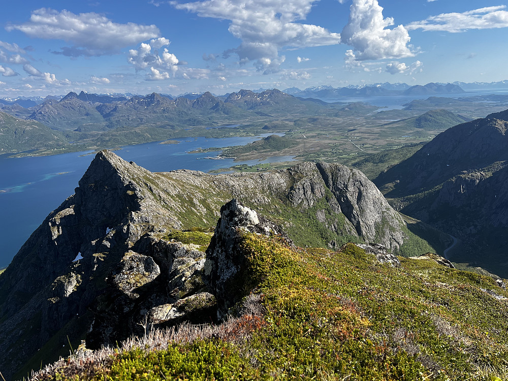 Fra Høgriven, Trollet og Øyrfjellet i bakgrunnen.