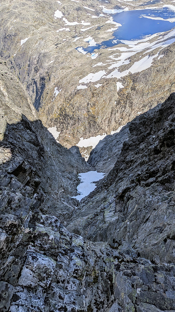 Ned Halls Renne. Kunne klyve forbi det bratte snøfeltet.
[[image:Naboen_20250711_6871769d9856b.jpg