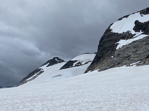 Retur ned Uranosbreen med utsikt mot de to søre Uranostindane