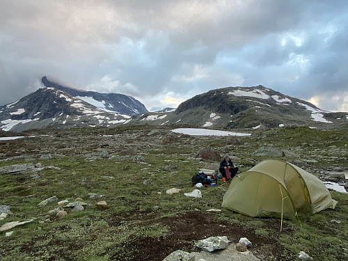 Sen kveld under Falketind etter flytting av teltet til Koldedalen