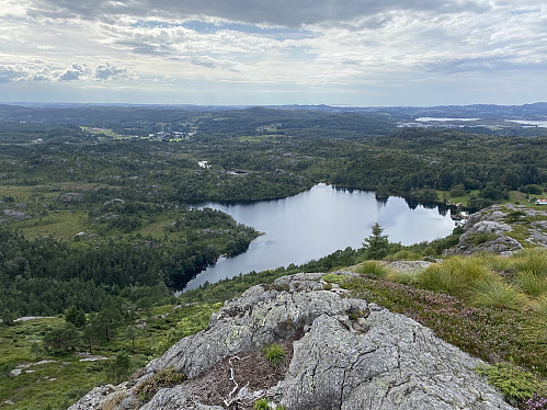 Mot Amdalsvatnet