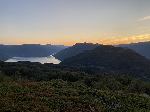 Dagen gryr over Åkerfjorden