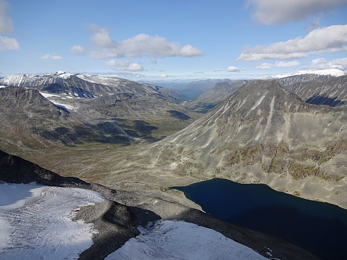 Mot Semelholet og nedre del av Visdalen med Store Urdadalstind dominerende