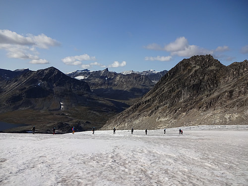 Retur ned Visbreen, med Nordre Semelholstind for anledningen høyest