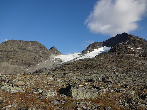 Tilbakeblikk på dagens turmål og høyreiste Visbretind
