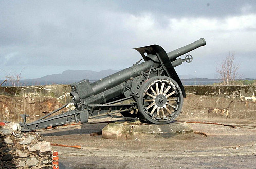 Samme type 15,5cm fransk feltkanon som stod på Skudenes/Falnes fort. Fransk betegnelse: Canon de 155 L modèle 1917 Schneider