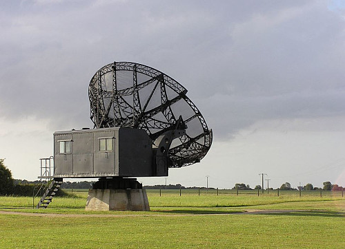 Samme type "Würzburg-Riese" radar som stod på Dyrland mot slutten av krigen. Radaren på bildet finnes på radarmuseet i Douvres-la-Délivrande, Frankrike