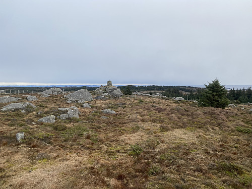 Sandvevarden, høyeste punkt sør for Burmavegen, sett fra nordvest