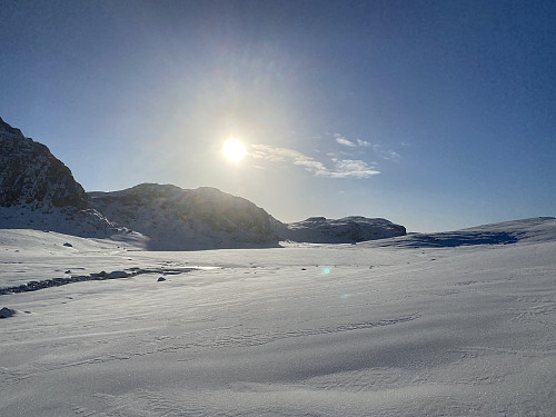 Sol over Målandsvatnet, Husaheia og Vardhusheia bakerst