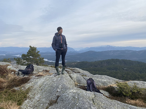 På Varafjellet med utsikt mot Storavatnet, Yrkjesfjorden og Lammanuten