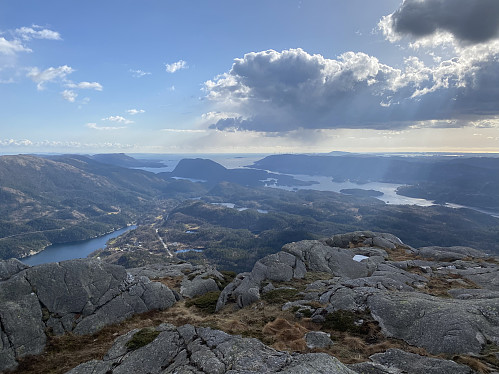 Flott utsikt fra Ørna. Vi ser mot Borgøy og Hervikfjorden