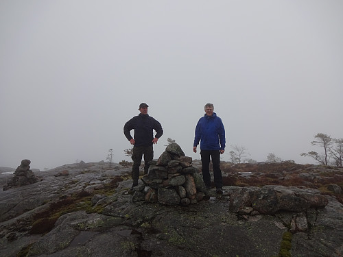 Fjellkarane på Bergsnuten, dessverre heilt utan utsikt denne dagen