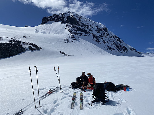 Pause på Hurrbreen under Bakerste Skagsnebb