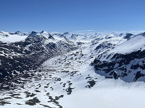 Panorama oppover Leirdalen mot Leirvassbu