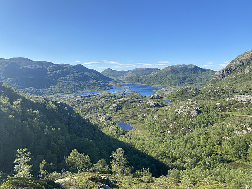 Eg vinn høgde og får flott utsikt mot Sunnmork