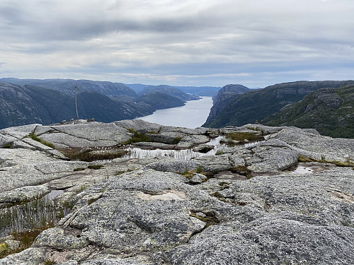 På toppen av Nordafjellet der det framleis står eit skrøpeleg trigpunkt