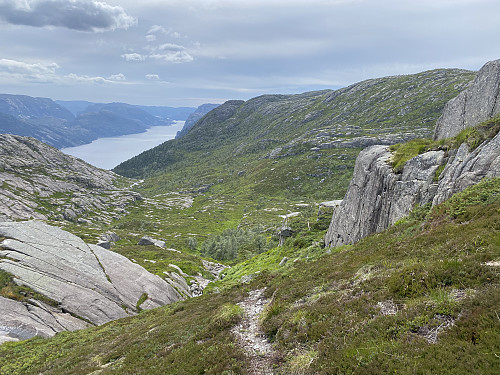 Tidvis bratt retur ned Holmadalen (Kvæven)
