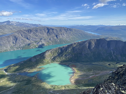 Herlig utsikt fra Bukkehammaren mot Øvre Leirungen og deltaet i Leirungsåa. Øvrige celebriteter trenger ingen presentasjon