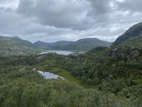 Kort pause med utsikt mot Sunnmork. ½ min. seinare begynte det å regna