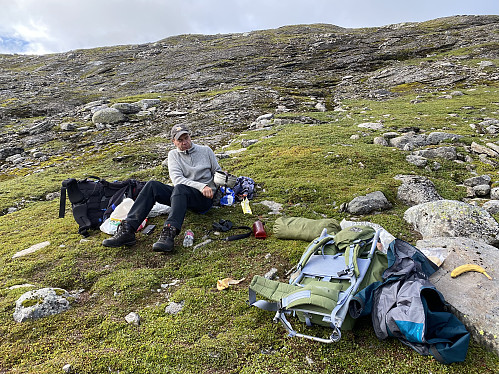 Mat- og kaffipause ved Litlavatnet der bekken kjem ned frå Blydalen