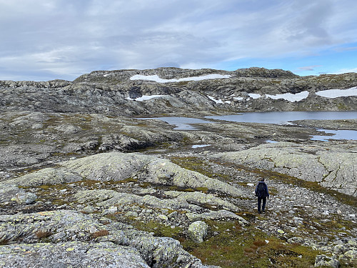 Mot 1268-vatnet øvst i Blydalen under Skorpeskarnuten