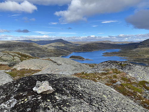 Frå toppen av Hongsnuten mot Sandvatnet