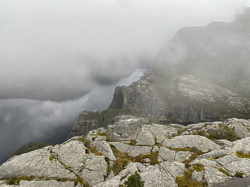 Frå Lepsafjellet mot fjorden og den nederste tjødna i Neverdalen