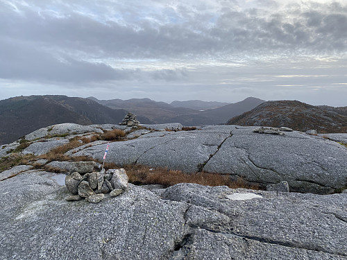 På Sørafjellet med utsikt mot Skjørestadfjellet og Dalsnuten