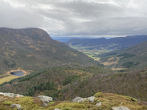 Mot Aurdal, Øvre Vats og Aksla