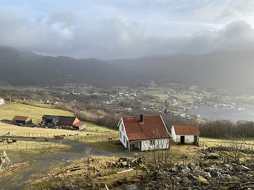 Utsikt mot Vikebygd fra Aksla der jeg gikk opp