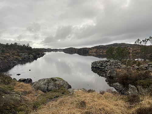 Idyll i austenden av Vestra Mjåvatnet