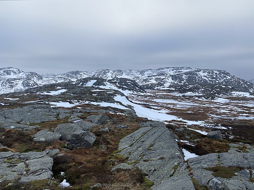 Mot Krunefjell og Bergeheia heilt til venstre